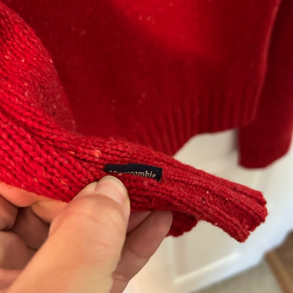 Abercrombie & Fitch Red Lambswool Sweater - Picture 6 of 6